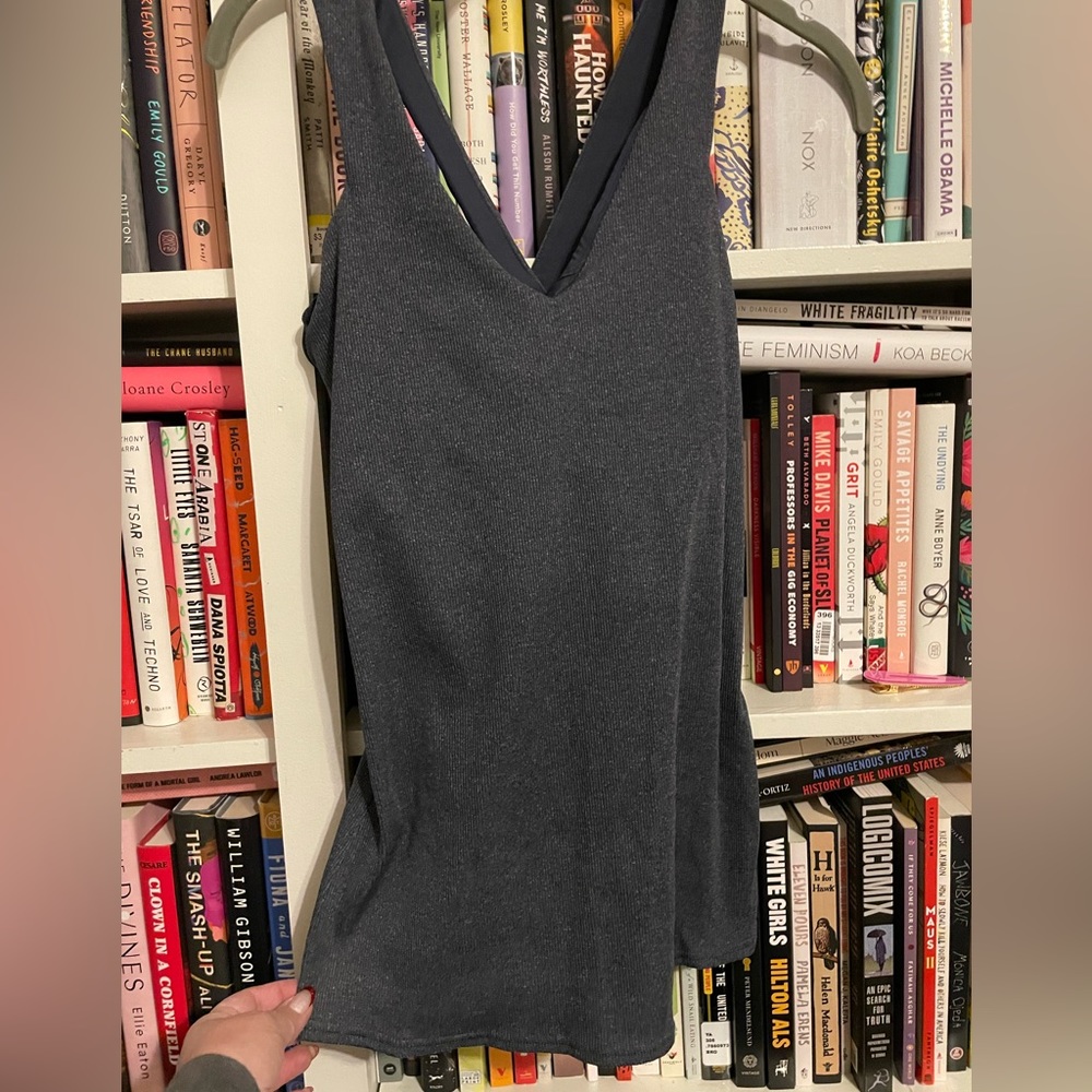 002. Alo ribbed sport tank built in bra